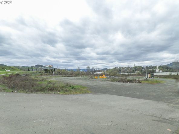 4553 Old Highway 99 S, Roseburg, OR 97471